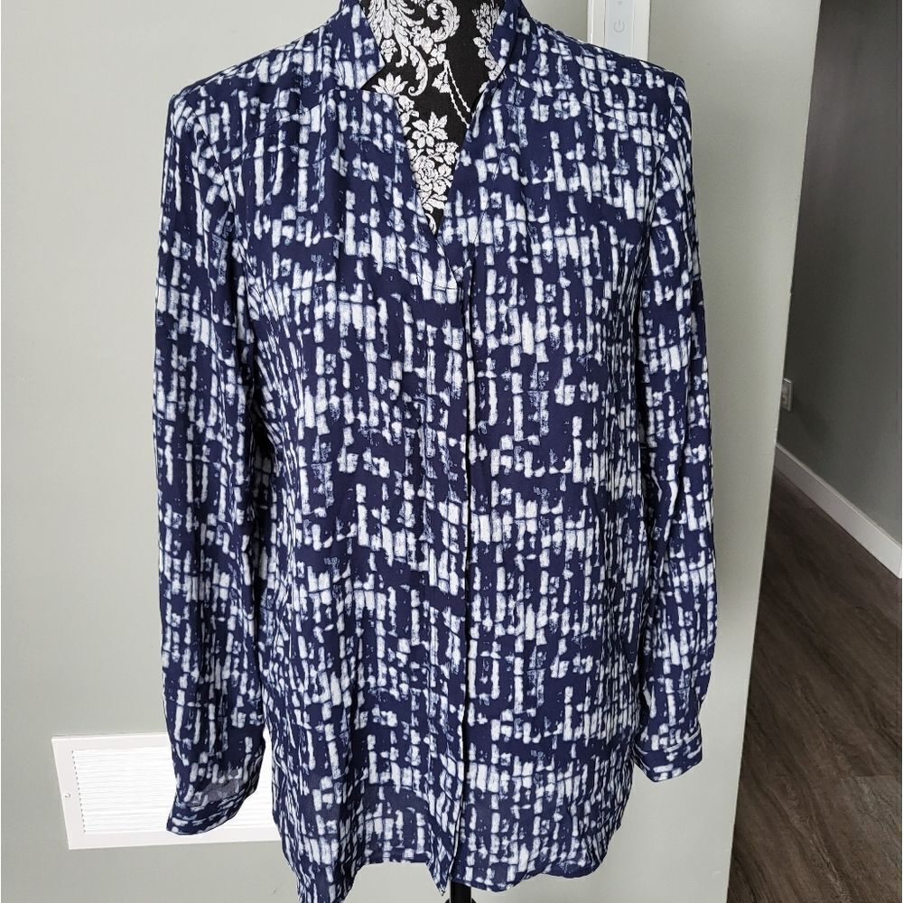 Long-Sleeve Button-Front Blouse S/P - Picture 2 of 6